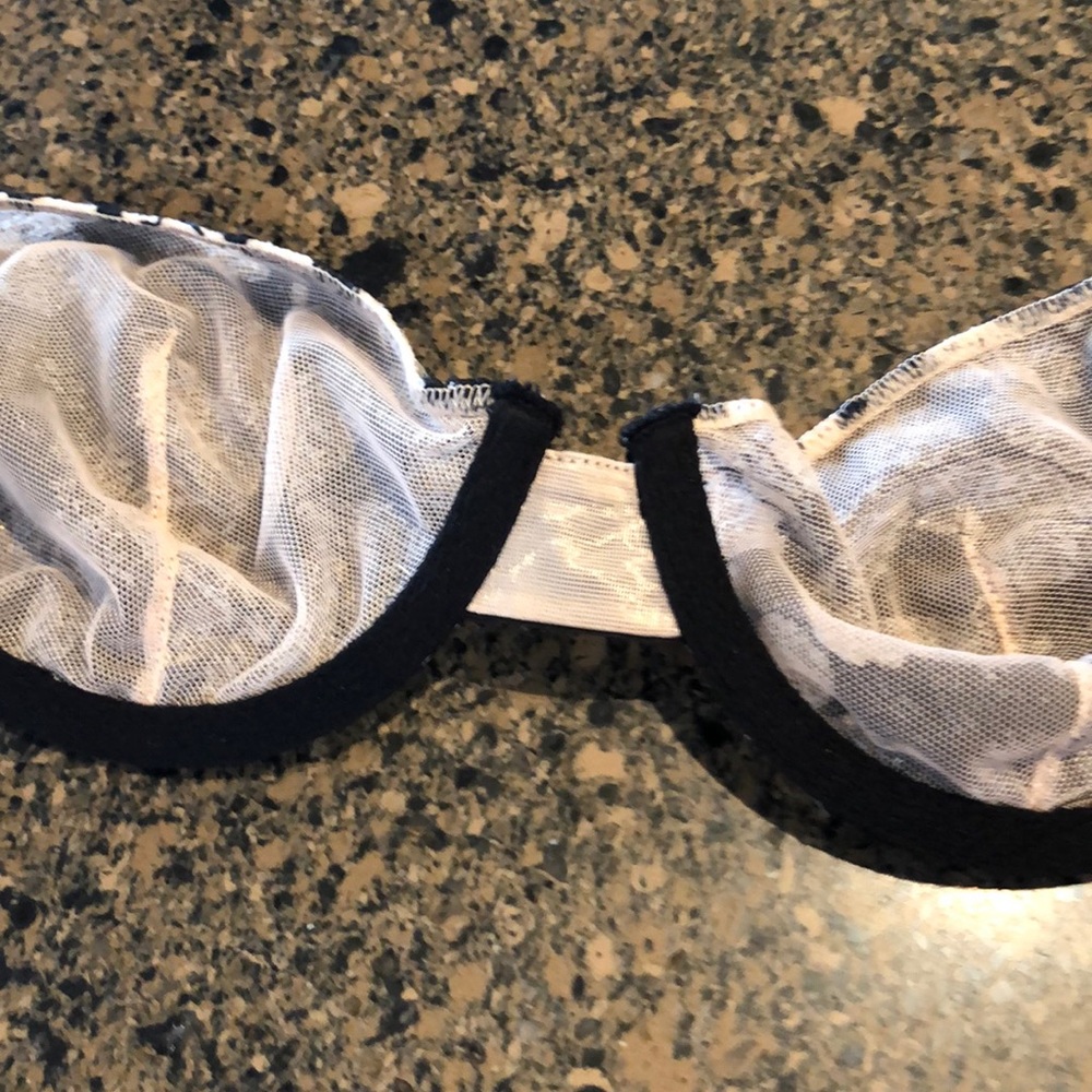 VS Bra - Picture 4 of 5
